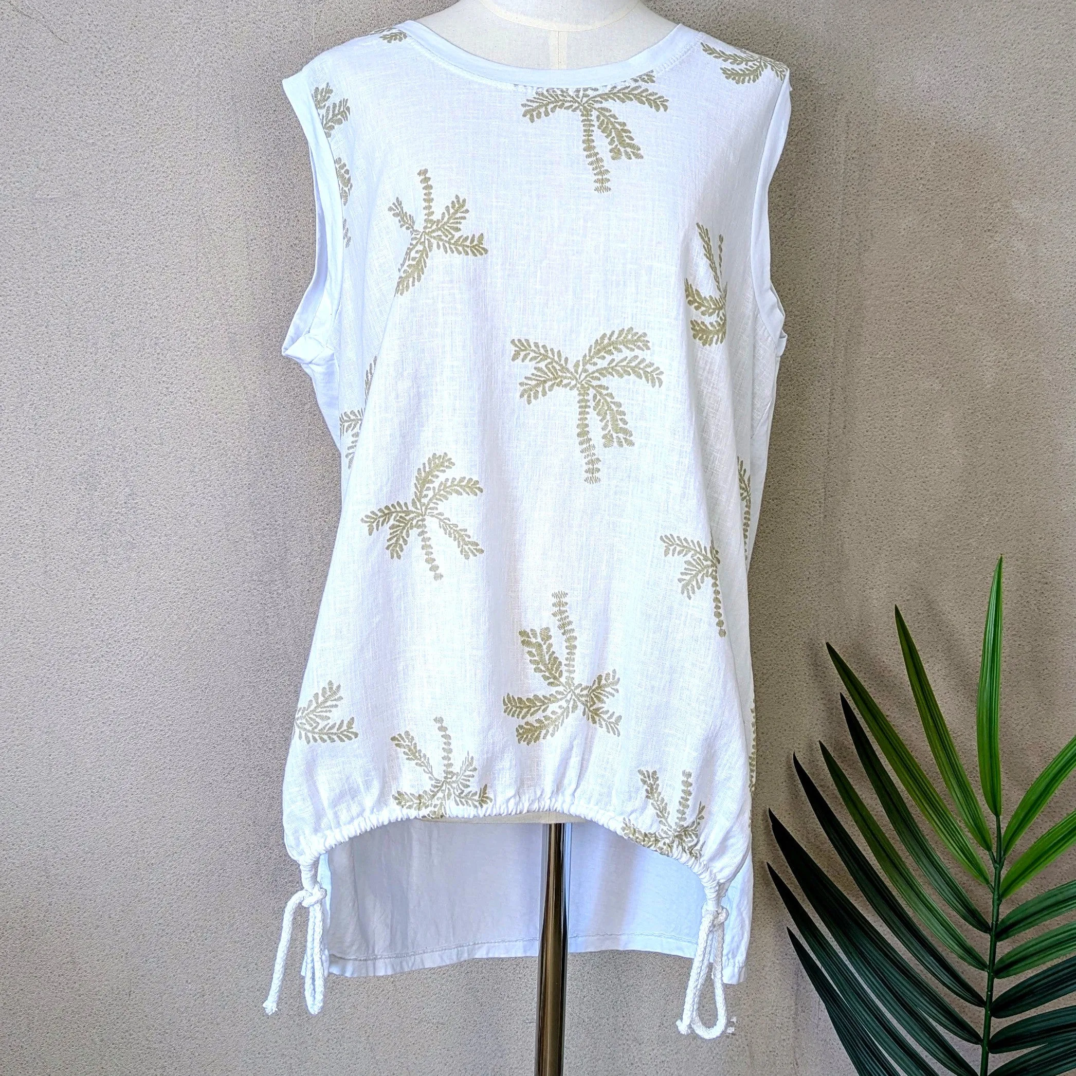 Linen mix sleeveless top with subtle palm print and hem tie (M)