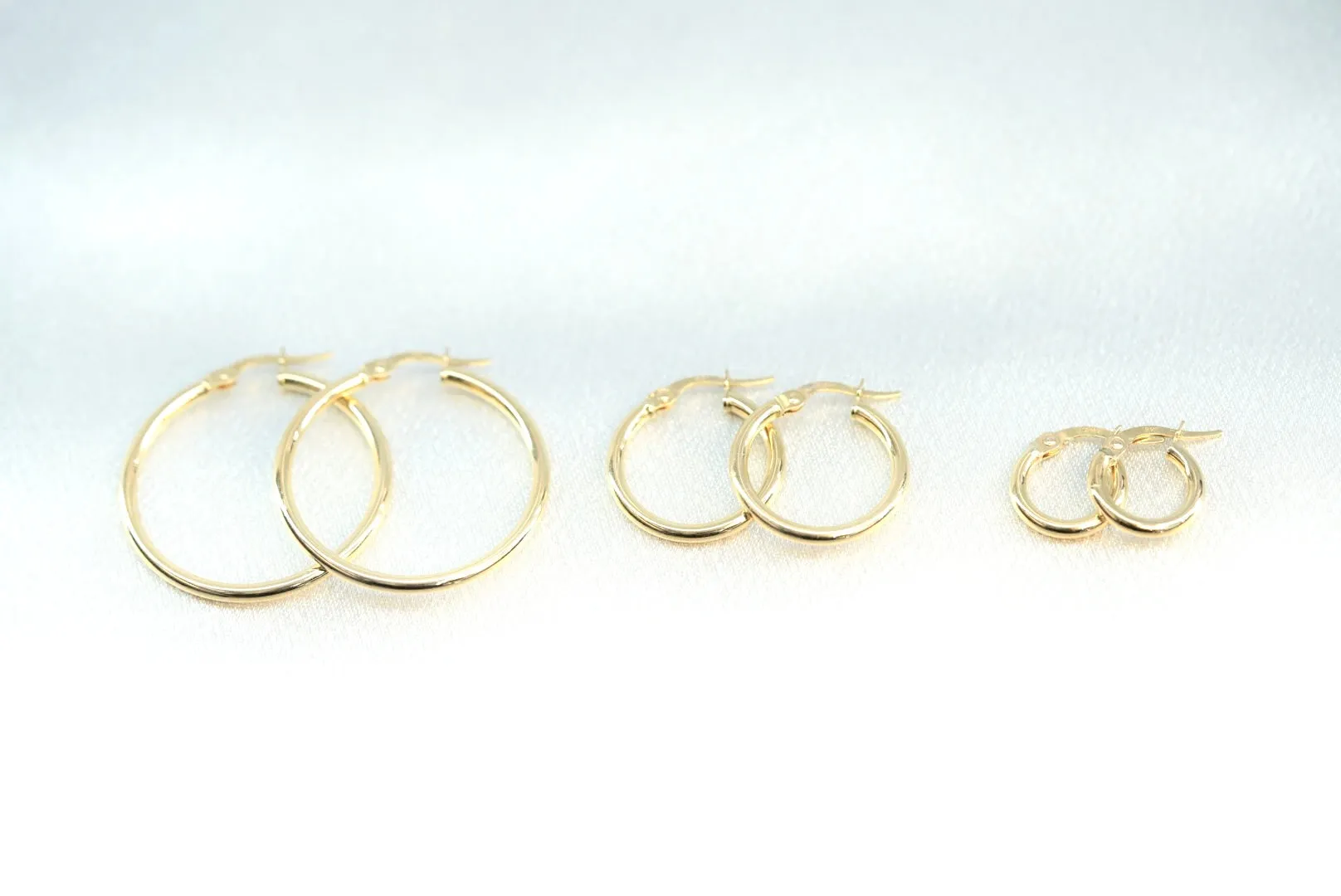 Timeless Simplicity – 18k Thin Plain Gold Hoops