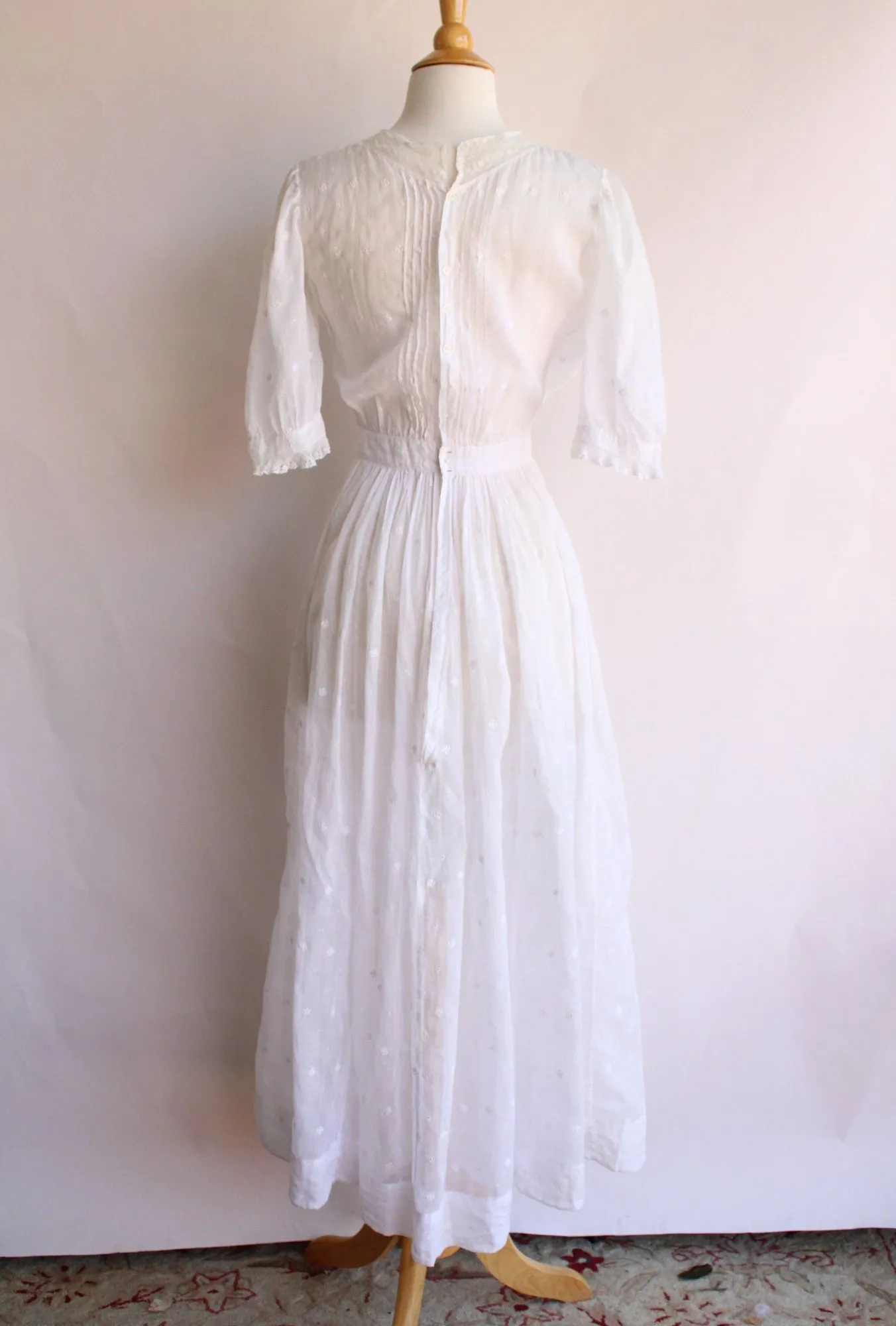 Vintage Antique 1900s 1910s Edwardian White Cotton And Lace Embroidered Dress
