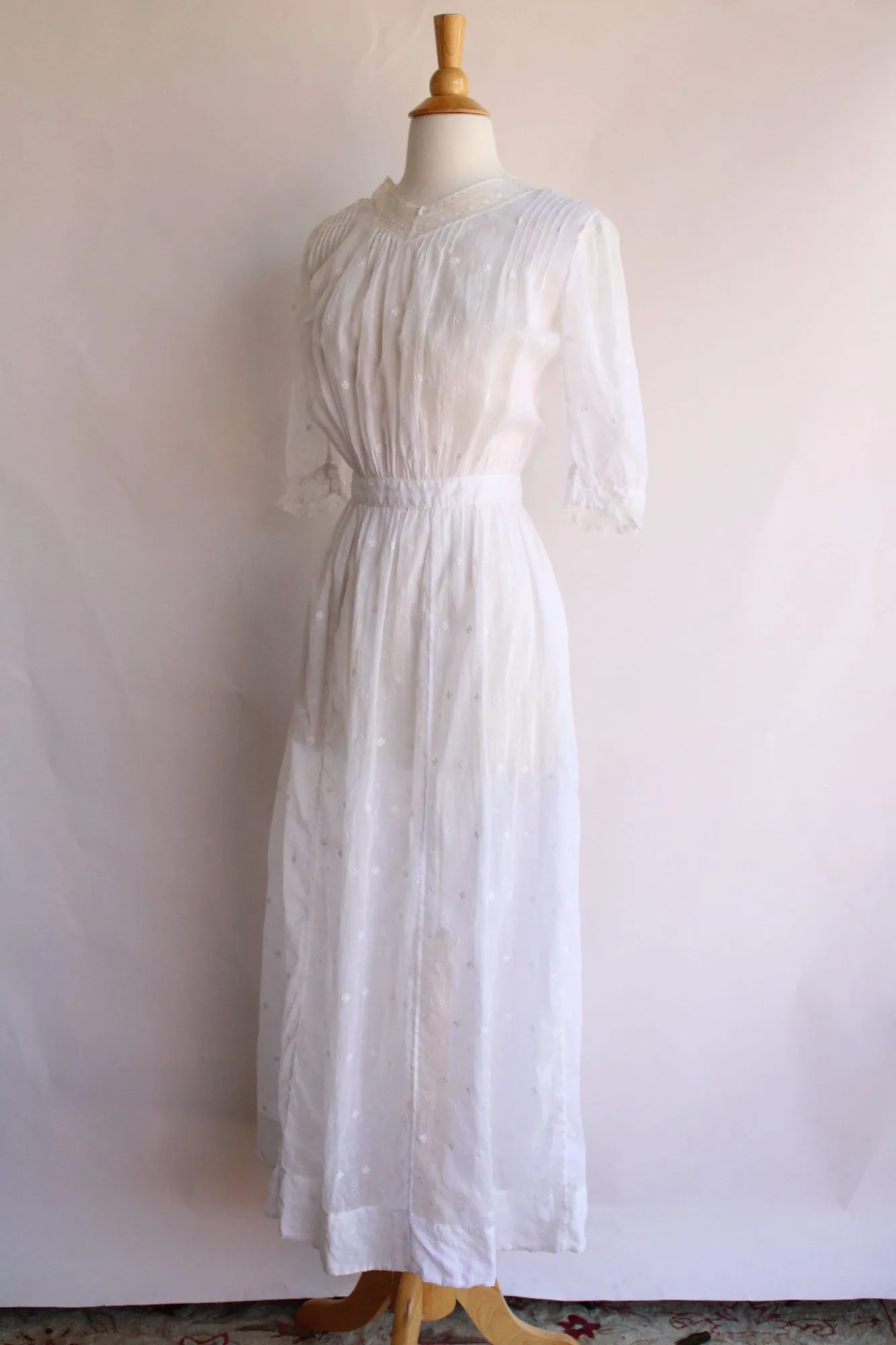 Vintage Antique 1900s 1910s Edwardian White Cotton And Lace Embroidered Dress