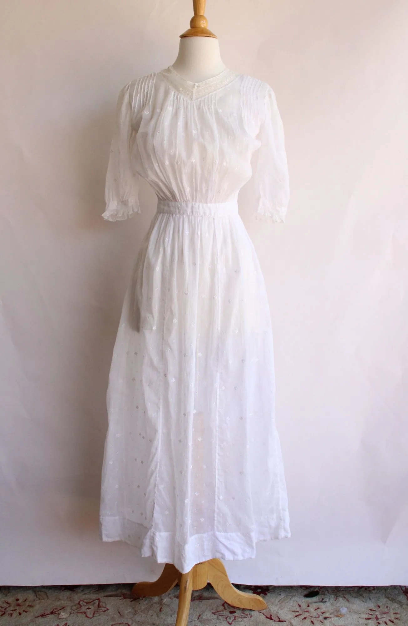 Vintage Antique 1900s 1910s Edwardian White Cotton And Lace Embroidered Dress