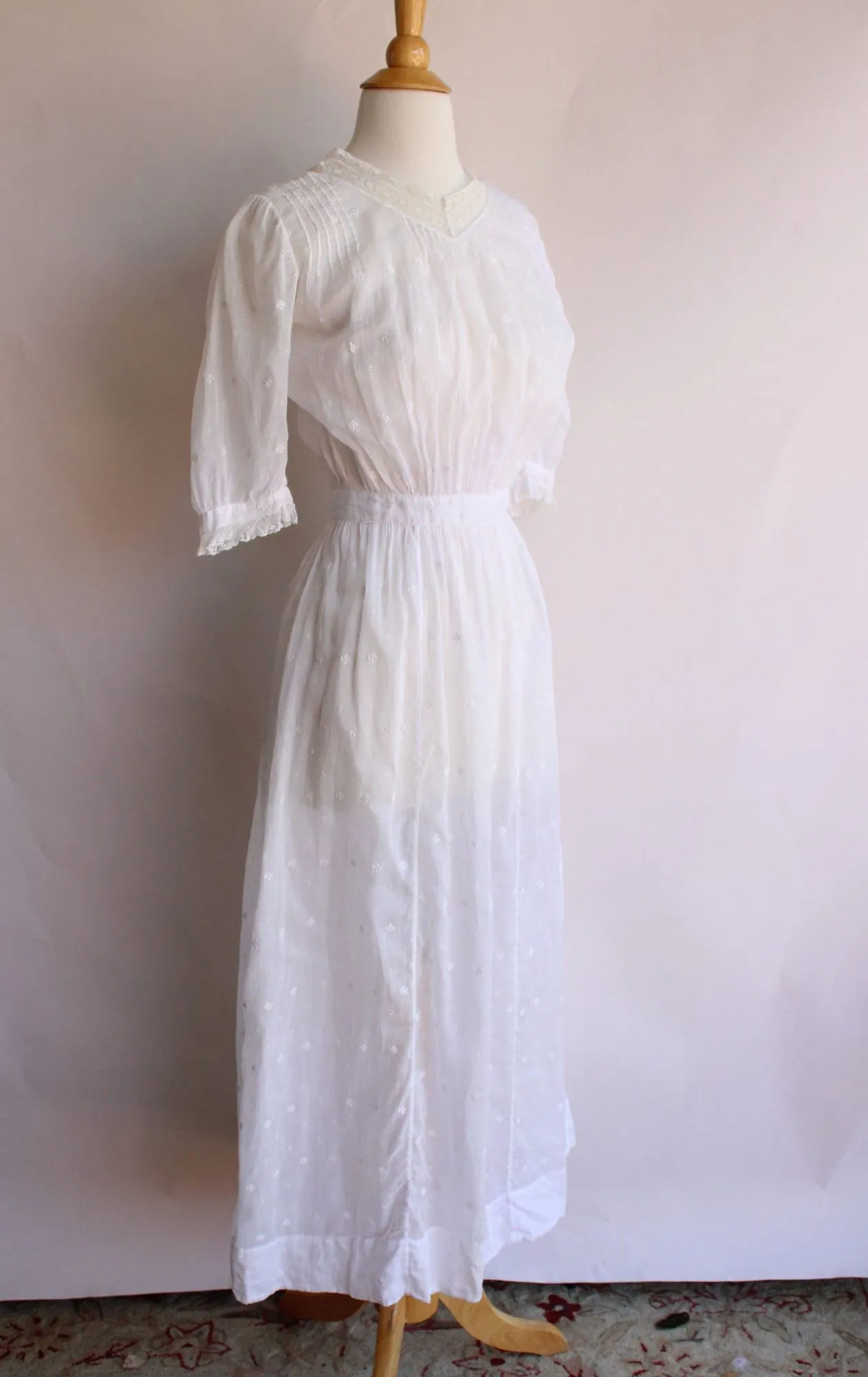 Vintage Antique 1900s 1910s Edwardian White Cotton And Lace Embroidered Dress