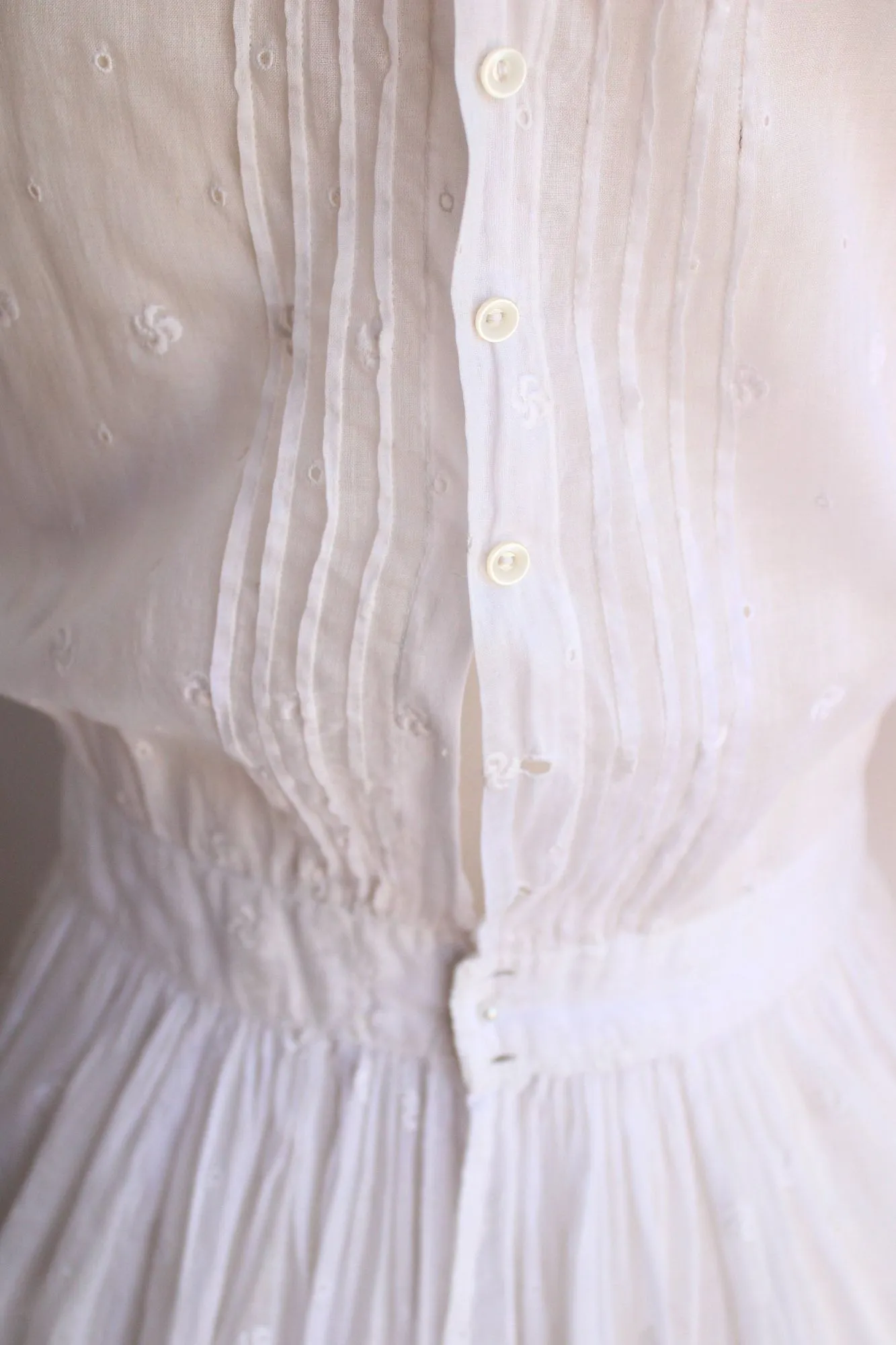 Vintage Antique 1900s 1910s Edwardian White Cotton And Lace Embroidered Dress
